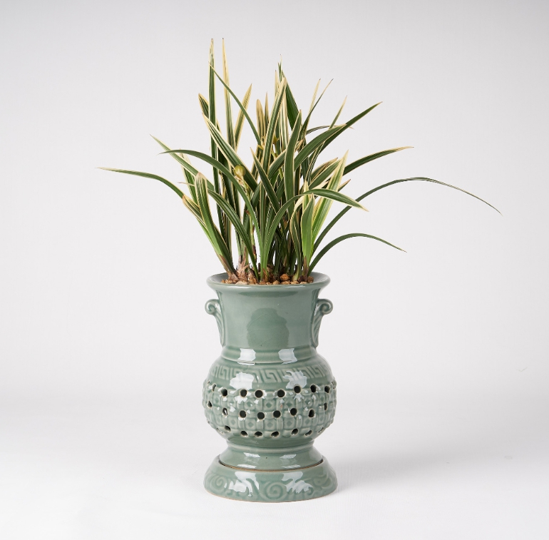 계절동양난 무늬종 청자투각분(도나랑)